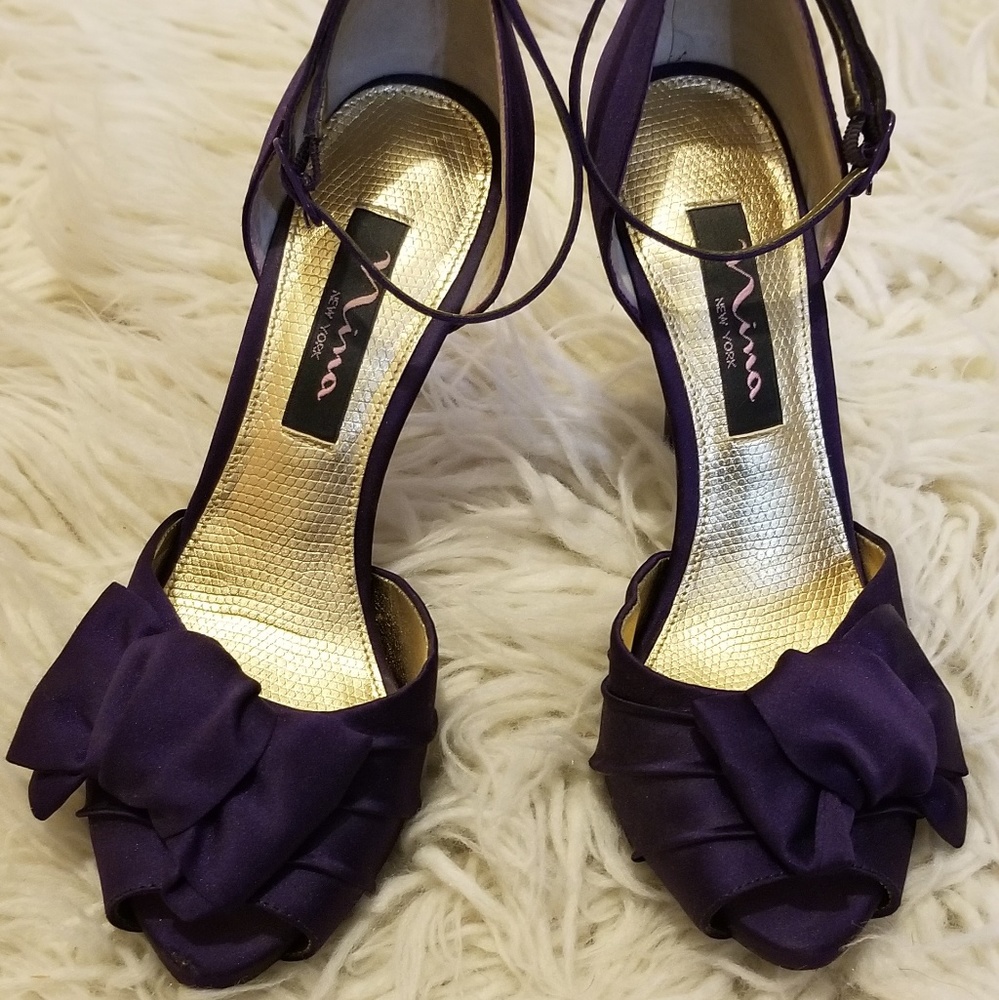 Nina Electra Peep-toe in Grape